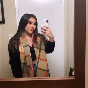 Meet your Posher, Ana